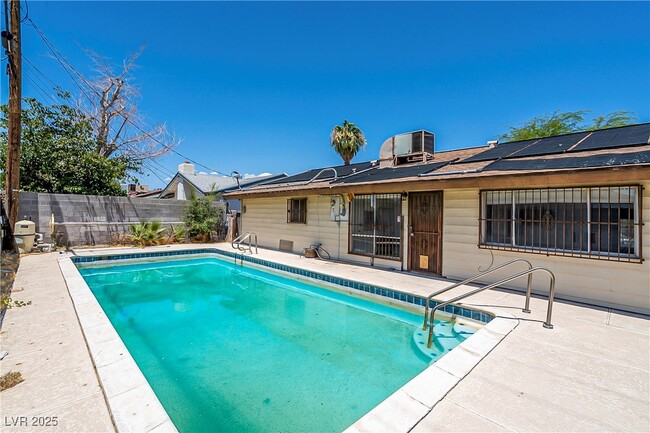 property at 4401 St Andrews Cir