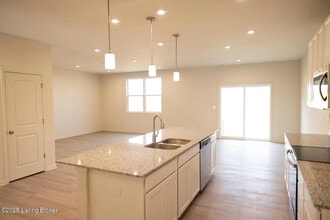 5005 Aiken Back Ln in La Grange, KY - Building Photo - Building Photo