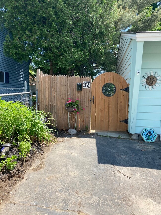 37 Bernard St, Unit 37 B
