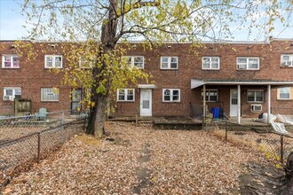 1059 Lake Shore Dr in Camden, NJ - Building Photo - Building Photo