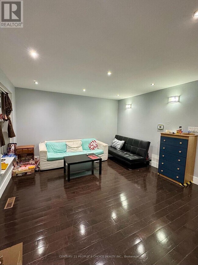 1601 Albion Rd in Toronto, ON - Building Photo - Building Photo