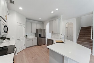 28 Melody Dr in Pooler, GA - Foto de edificio - Building Photo