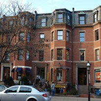 207 Newbury St in Boston, MA - Building Photo
