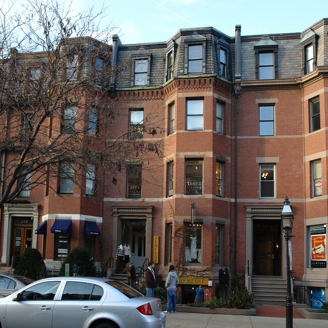 207 Newbury St