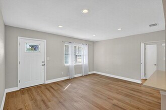 541 40th Ave NE in St. Petersburg, FL - Building Photo - Building Photo