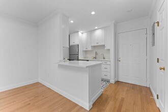 97 Anderer Ln, Unit 305 in Boston, MA - Foto de edificio - Building Photo