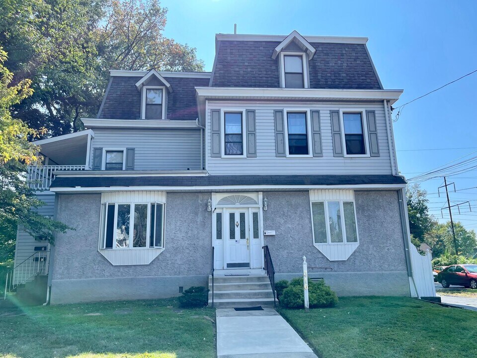 316 E Ridley Ave in Ridley Park, PA - Building Photo