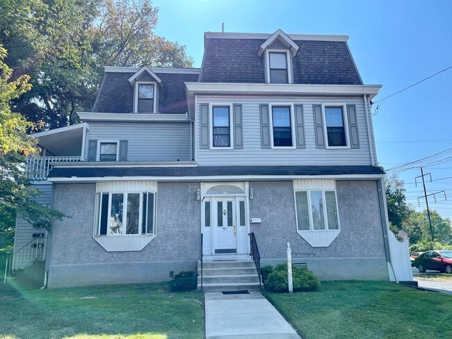 property at 316 E Ridley Ave