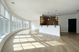 32 Derby Sq, Unit 2 in Salem, MA - Building Photo - Building Photo