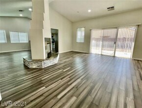 6401 Quantum Ln in Las Vegas, NV - Building Photo - Building Photo