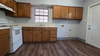 1974 S Riverview Cir in Albany, GA - Building Photo - Building Photo