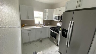 729 SW 3rd St in Miami, FL - Building Photo - Building Photo