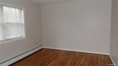 502 Barclay Manor in Newburgh, NY - Building Photo - Building Photo