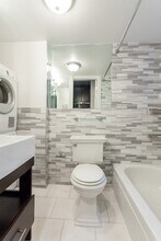 250 Mott St, Unit 15 in New York, NY - Foto de edificio - Building Photo