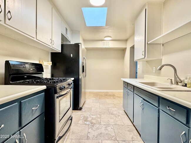 property at 731 W 12th Pl