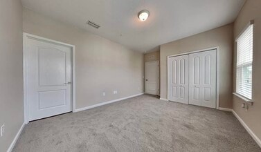 4958 Key Lime Dr, Unit 305 in Jacksonville, FL - Foto de edificio - Building Photo
