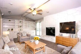 4026 Cedar Creek Dr in Garland, TX - Foto de edificio - Building Photo