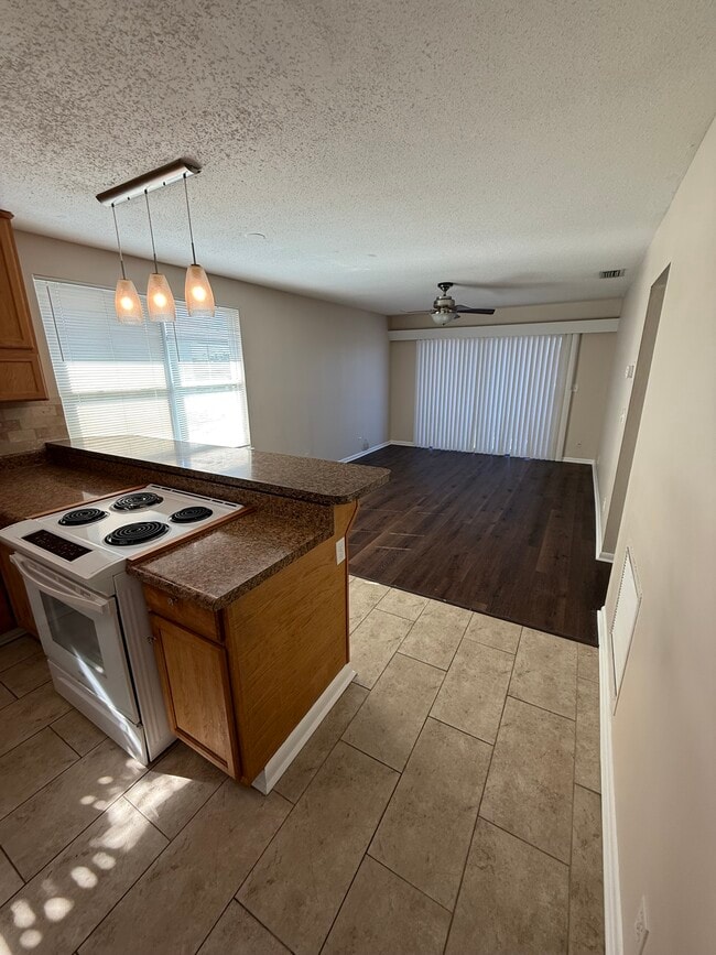 907 3rd St, Unit 907 3rd St