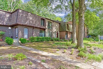 10927 Deborah Dr in Potomac, MD - Building Photo - Building Photo