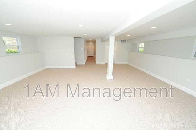 3242 N Ridgeway Ave in Chicago, IL - Building Photo - Building Photo