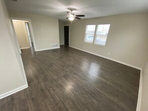 2502 Iola Ave in Lubbock, TX - Foto de edificio - Building Photo