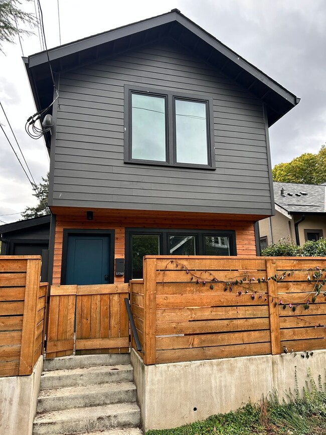 5774 NE Rodney Ave in Portland, OR - Building Photo - Building Photo