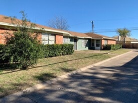7324 Sanger Ave in Waco, TX - Building Photo