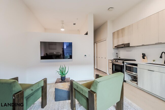 2623 Keene St, Unit 528 in Houston, TX - Building Photo - Building Photo