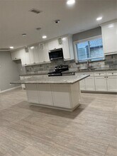 1622 Fall Valley Dr in Houston, TX - Foto de edificio - Building Photo