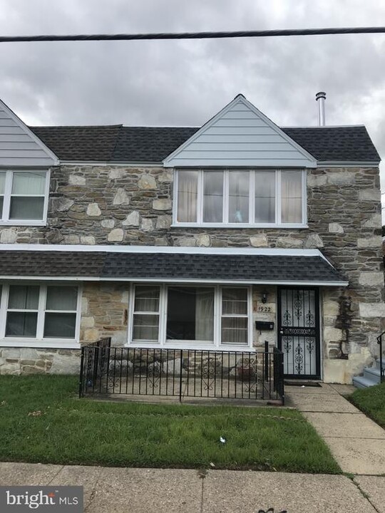 1922 Goodnaw St in Philadelphia, PA - Building Photo