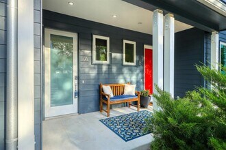 2111 Brackenridge St in Austin, TX - Building Photo - Building Photo