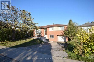 27 Manadon Dr in Toronto, ON - Building Photo