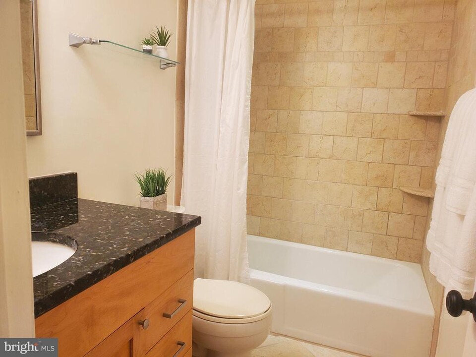 11627 Vantage Hill Rd in Reston, VA - Building Photo