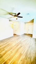2423 Bluefish Ct in Conroe, TX - Building Photo
