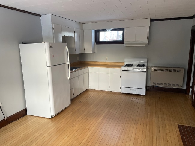 363 Tuttle Rd in Cumberland, ME - Foto de edificio - Building Photo