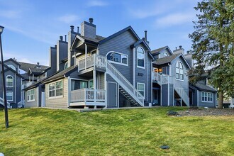 8327 S Upham Way, Unit 3-211 in Littleton, CO - Foto de edificio - Building Photo