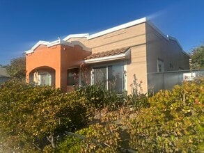 1538 S Towne Ave in Pomona, CA - Foto de edificio - Building Photo