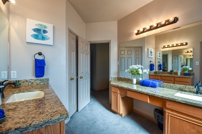 10102 White Oak Trail Ln