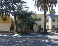 5520 Franklin Ave in Los Angeles, CA - Foto de edificio - Building Photo