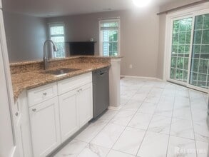 5032 Beech Ct in Monmouth Junction, NJ - Building Photo - Building Photo