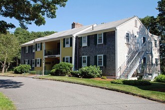 Lily Pond Apartments in South Yarmouth, MA - Foto de edificio - Building Photo