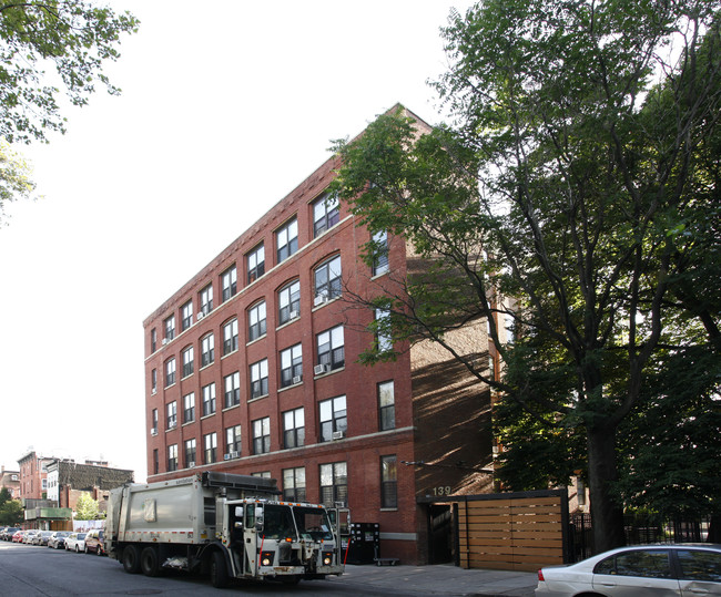 139 Emerson Pl in Brooklyn, NY - Foto de edificio - Building Photo