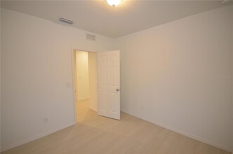 3303 Armstrong Ct in Ft. Myers, FL - Foto de edificio - Building Photo