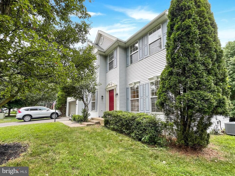 43709 Raleigh Pl in Ashburn, VA - Foto de edificio