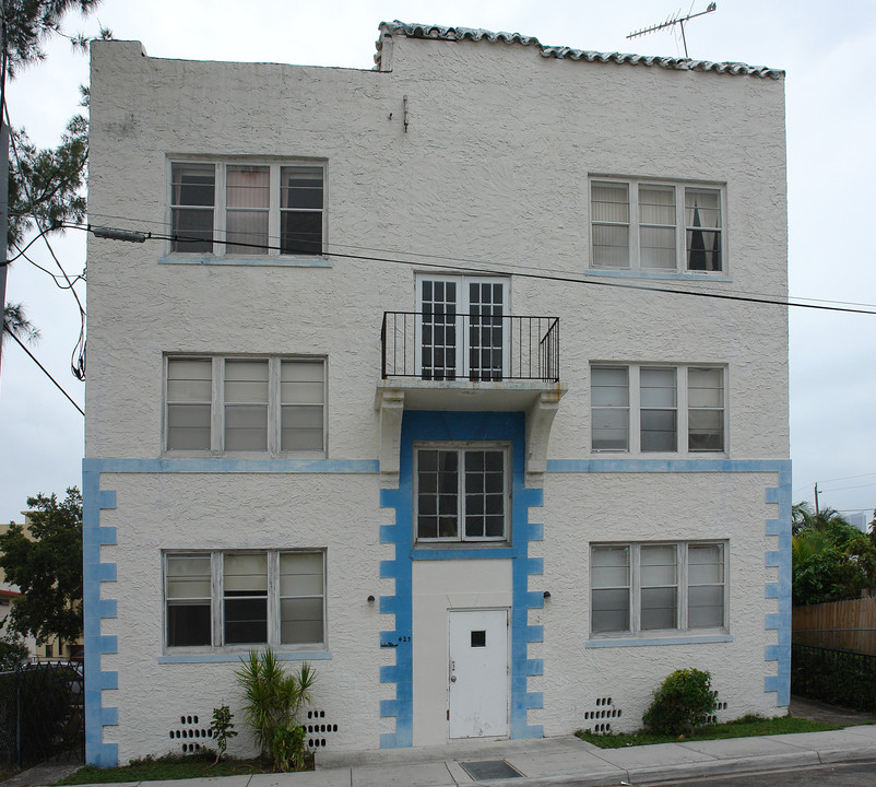 Little Havanna in Miami, FL - Foto de edificio