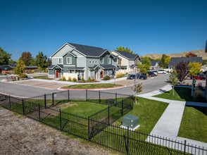 Summerwinds Townhomes in Boise, ID - Building Photo - Building Photo