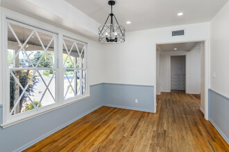 12818 Hatteras St in Valley Village, CA - Building Photo - Building Photo