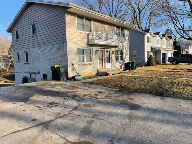 property at 1233 N 9th Ave