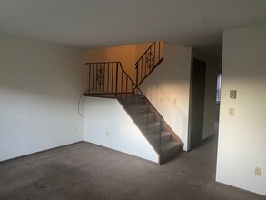 800 Garberdale Square-Unit -C in Bolivar, OH - Building Photo - Building Photo