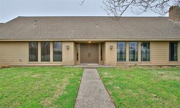 14803 Grant Rd in Cypress, TX - Foto de edificio - Building Photo